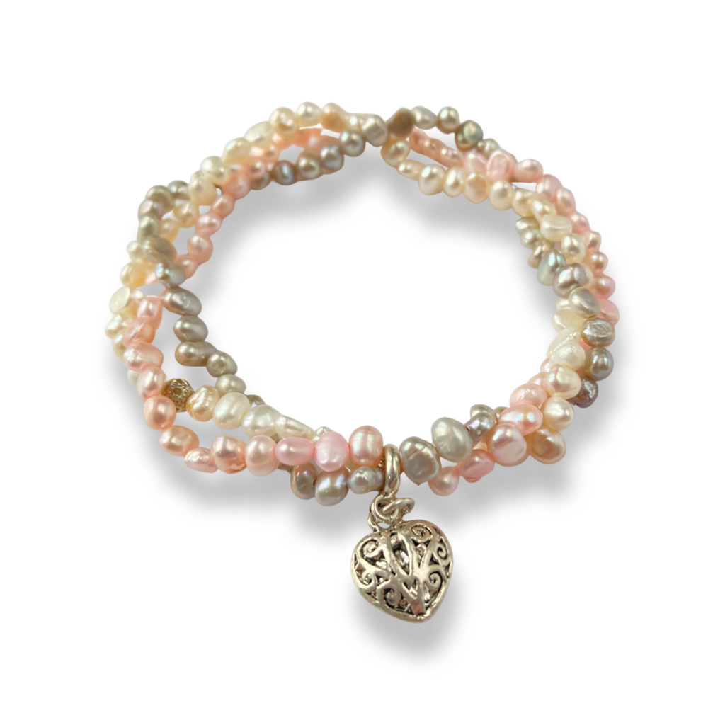 Wristband with Freshwater Pearls and a Heart Charm - Orexis Jewellery